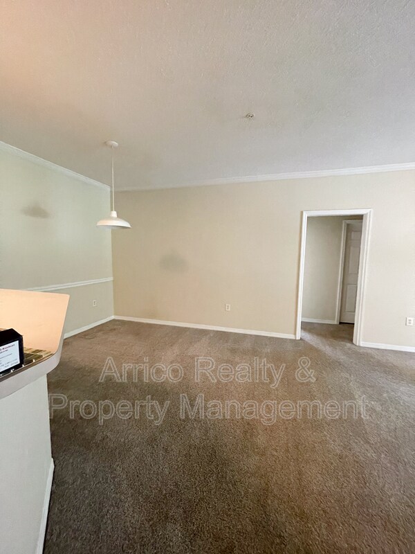 Building Photo - 18001 Richmond Pl Dr