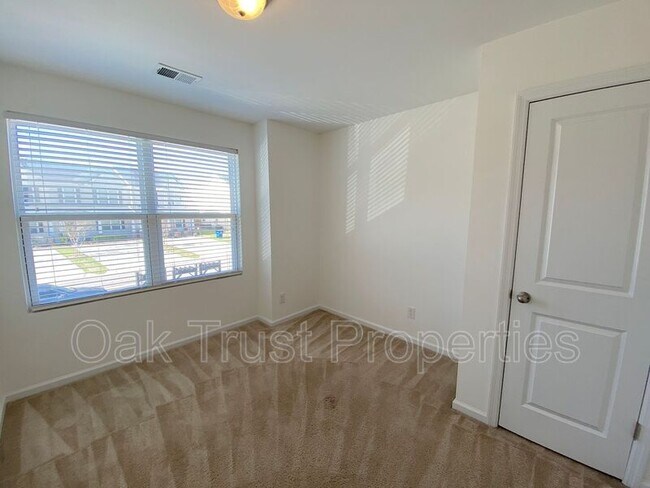 Building Photo - 9139 Parlor Dr