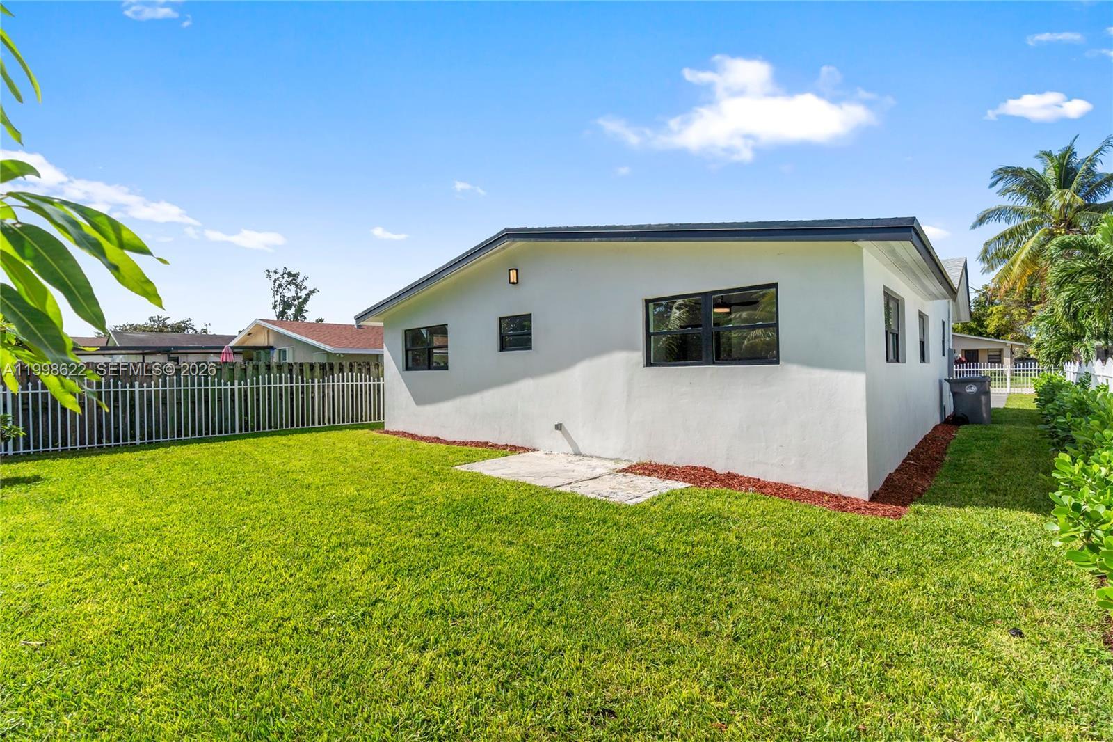 Building Photo - 1911 SW 57th Ave