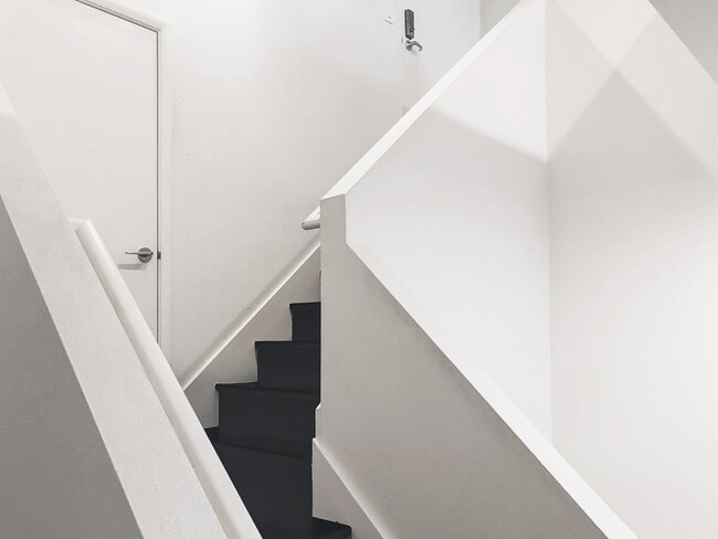 Building Photo - 1944 State St