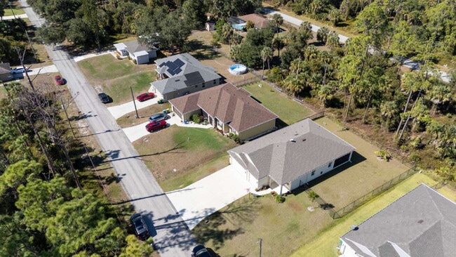 Building Photo - Move in now with zero deposit! This stunni...