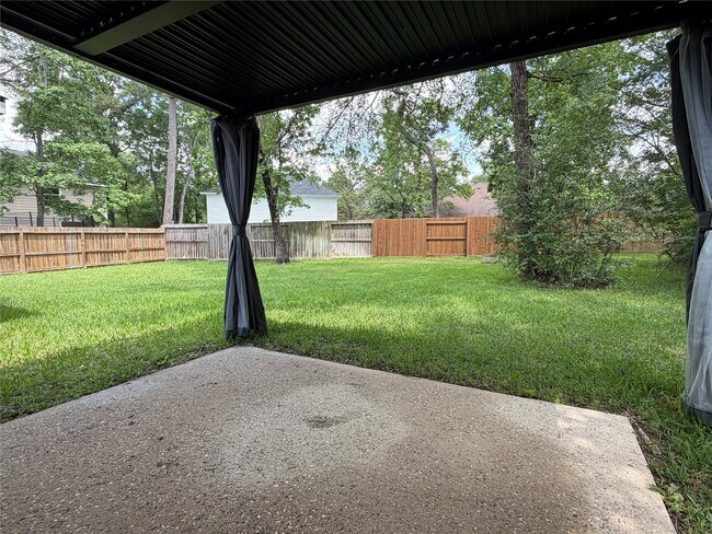 Building Photo - 10 Druids Glen Pl