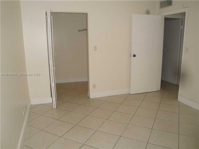 Building Photo - 17021 N Bay Rd