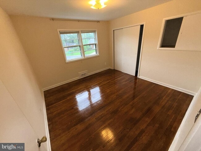 Building Photo - 9412 Holland Ct