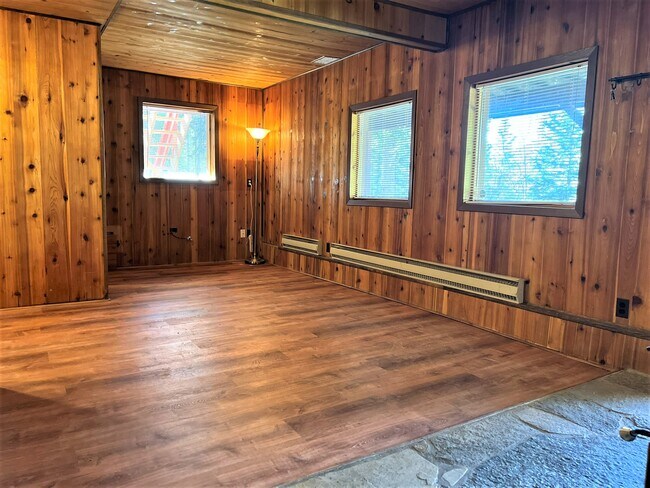 Building Photo - 830 Brook Dr