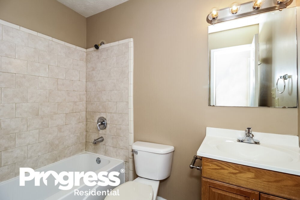 Building Photo - 972 Pine Hollow Rd