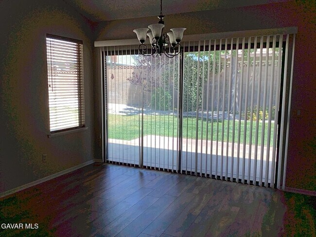 Building Photo - 43430 Sierra Vista Dr