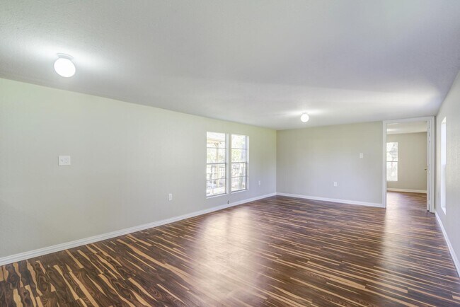 Building Photo - 1809 W Sidnor St