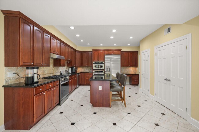 Building Photo - 9809 Hall Rd