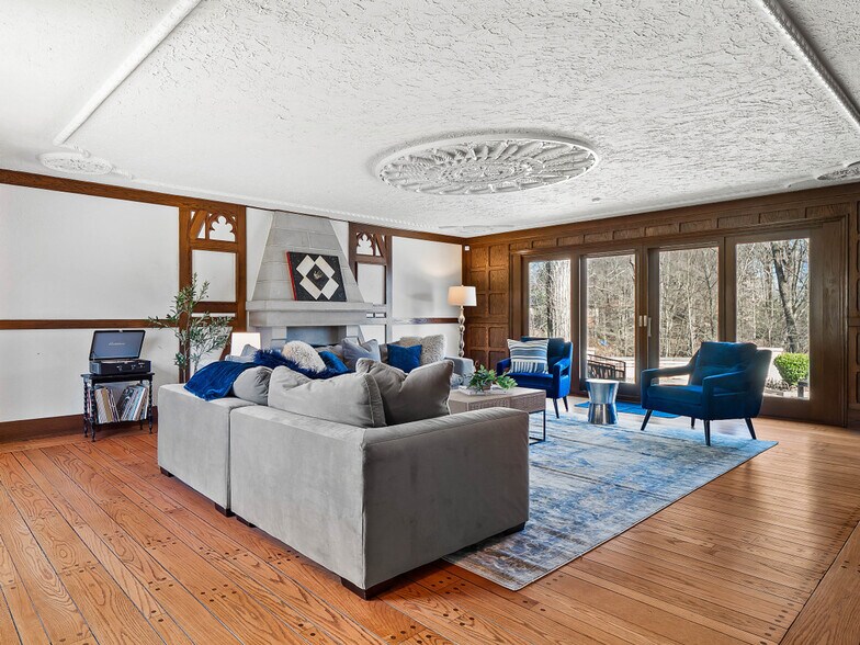Building Photo - 1811 Breezewood Dr