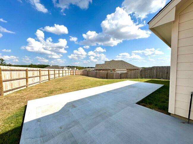 Building Photo - 336 Chaste Tree Dr