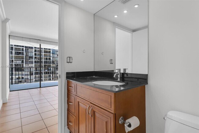 Building Photo - 1901 Brickell Ave