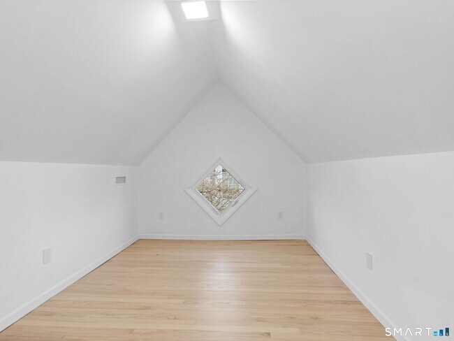 Building Photo - 27 5th St