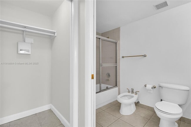 Building Photo - 1824 Brickell Ave