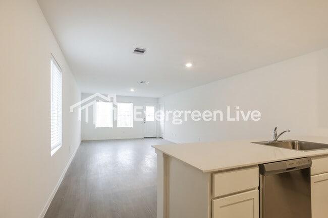 Building Photo - 19747 US-59