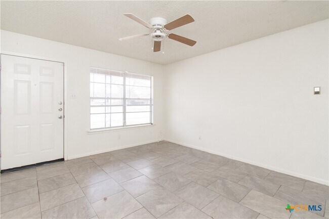 Building Photo - 1513 Janis Dr