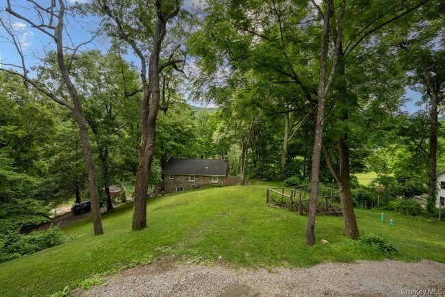 Building Photo - 745 Peekskill Hollow Rd