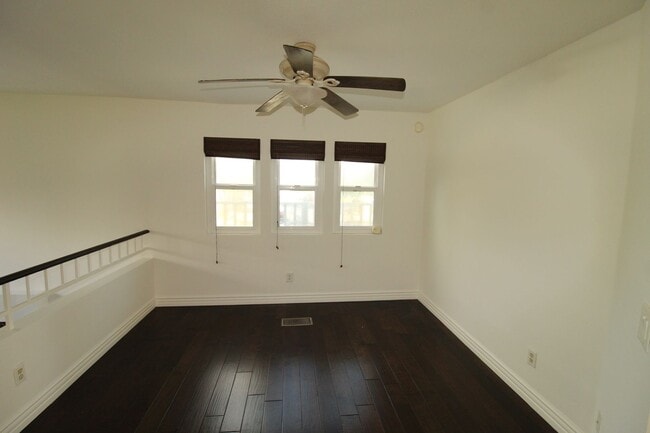 Building Photo - Cape Weston Condo with Great Layout!