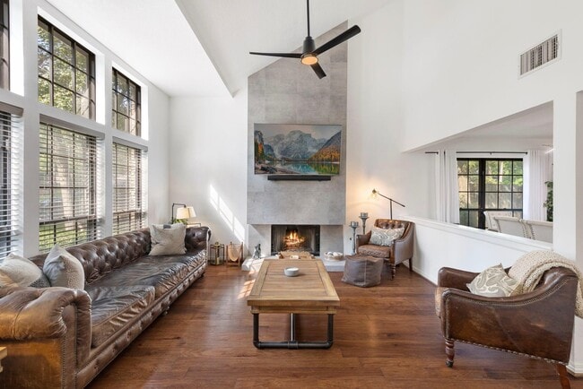 Building Photo - 38 Cricket Hollow Pl