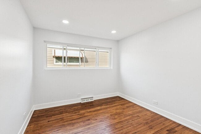 Building Photo - 26 N Craig Pl