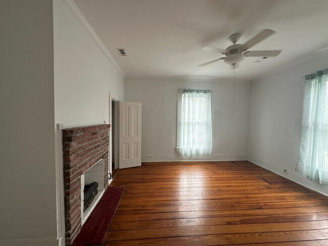 Building Photo - Historic 3 Bed 2 Bath Home in Downtown Was...