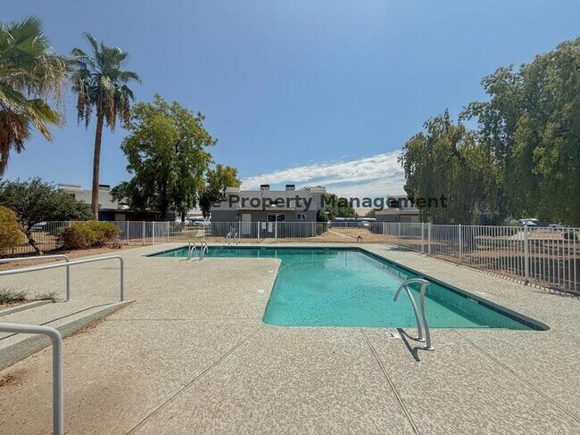 Building Photo - 2625 W Ocotillo Rd