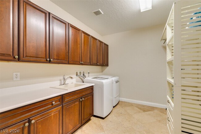 Building Photo - 2909 Valvent Ct