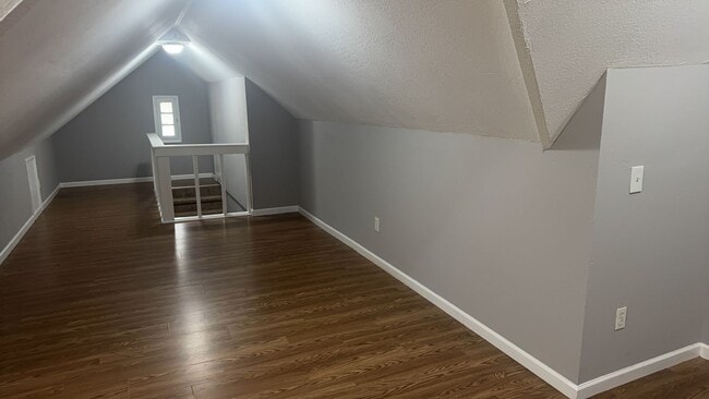 Building Photo - Charming 2-Bedroom Home in Toledo – Cozy & Convenient!