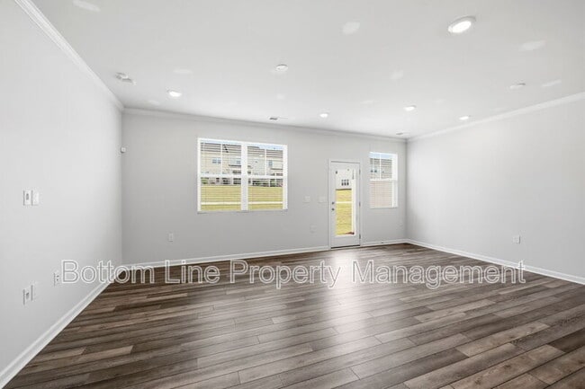 Building Photo - 5038 Kota St