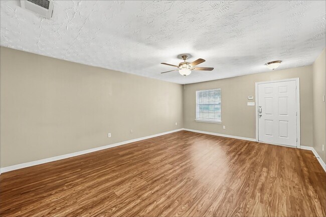 Building Photo - 5010 Deer Path Dr