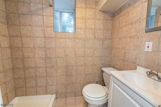 Building Photo - 479 Grove St