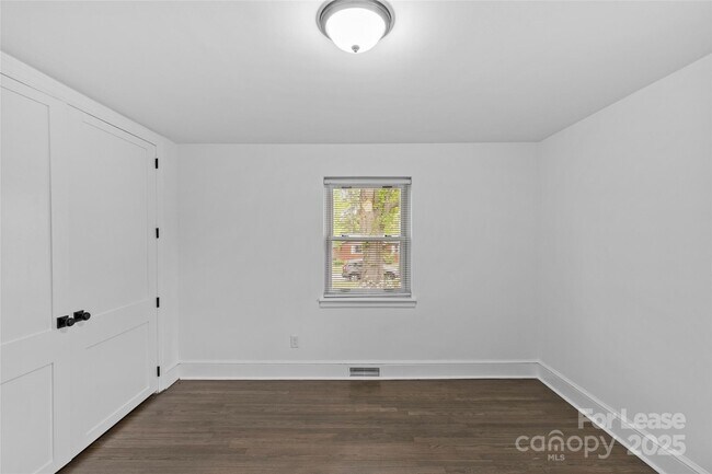 Building Photo - 1601 Gambia St
