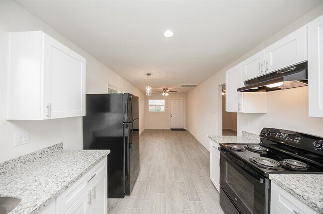 Building Photo - 5044 Mallow St