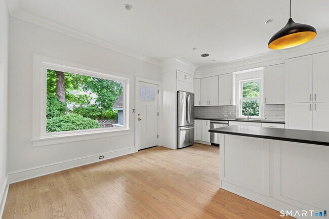 Building Photo - 15 Shorelands Pl