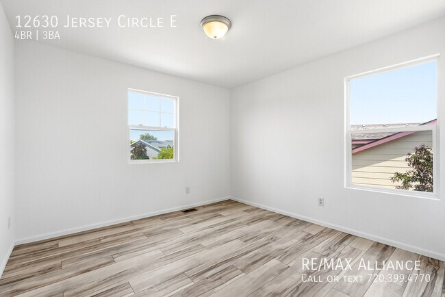 Building Photo - 12630 Jersey Cir E