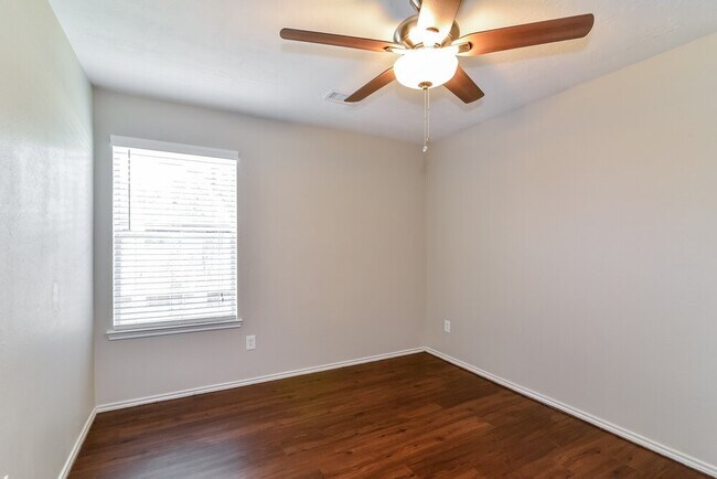 Building Photo - 4786 Wind Trace Dr
