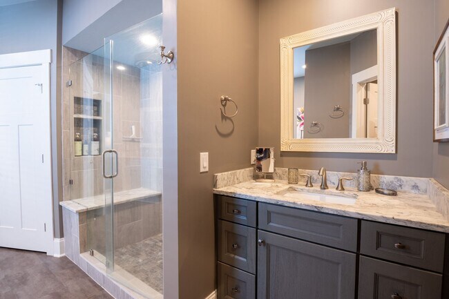 Building Photo - FURNISHED MONTHLY BEACH HOME  WITH UNOBSTR...