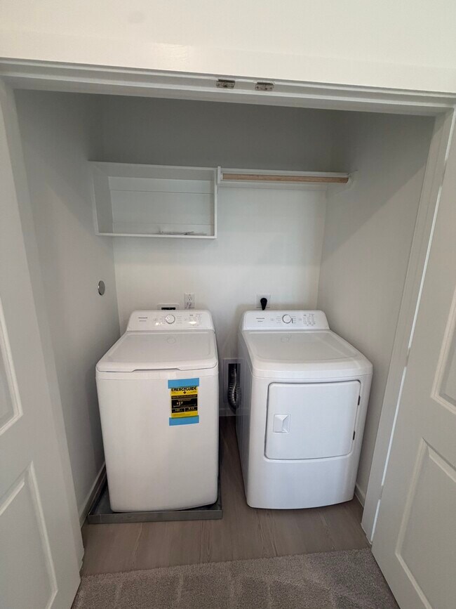 Building Photo - 2211 Salinas Dr