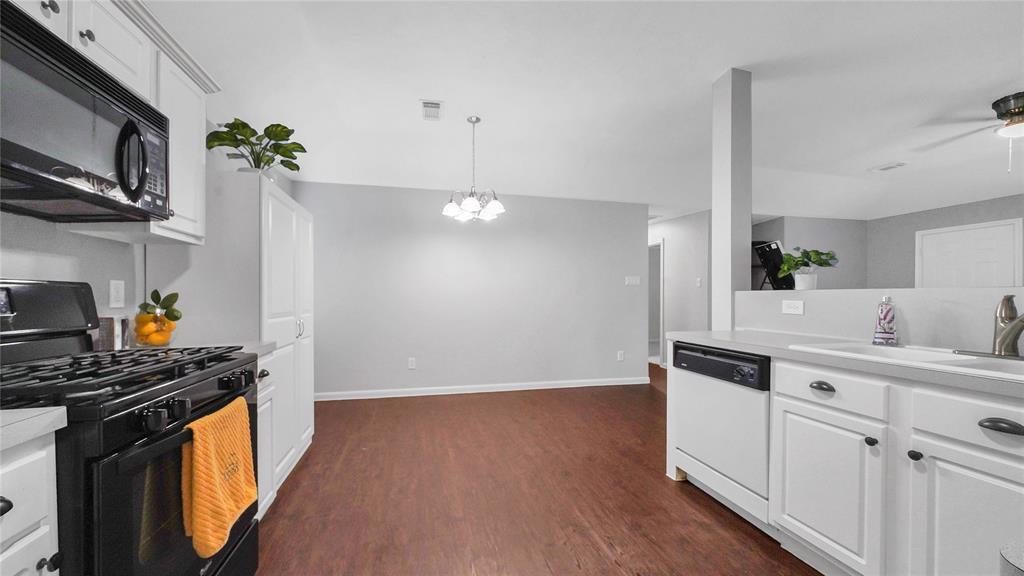 Kitchen and dining area - 5023 Deer Point Dr