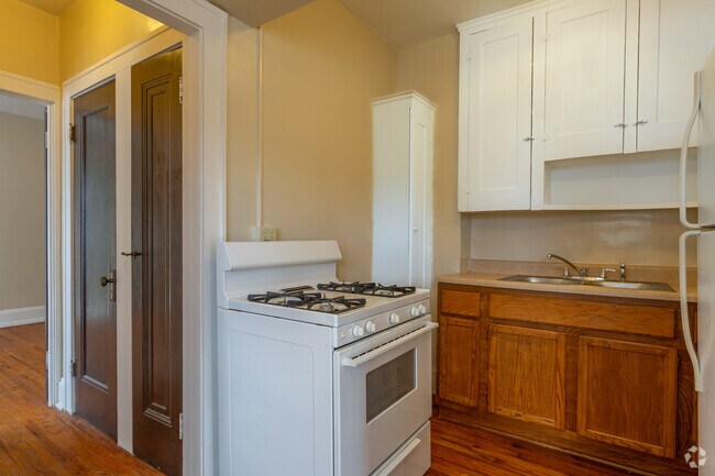 1BD 1BA 700 sq. ft. - 1376-1380 West Apartments