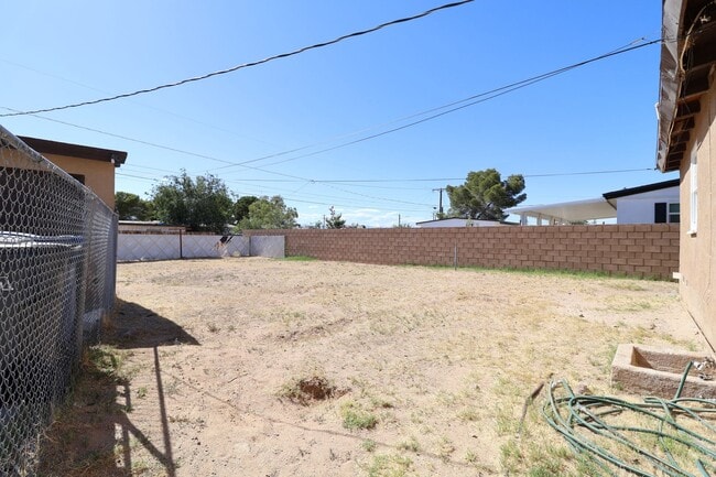 Building Photo - Spacious Rental with Convenient Amenities