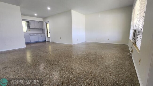 Building Photo - 2707 NE 32nd St