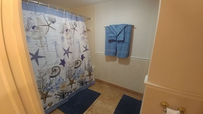 Building Photo - 8600 Ridgewood Ave