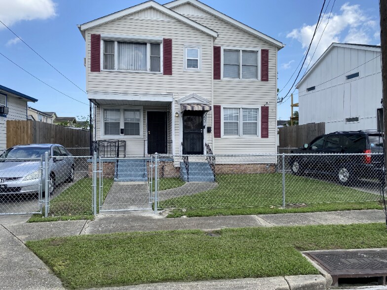Primary Photo - 2215 Humanity St