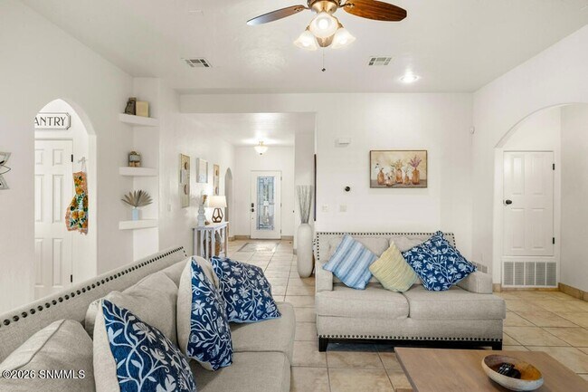 Building Photo - 2561 Desert Cove Pl