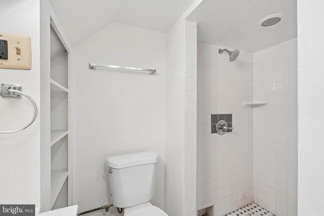 Building Photo - 540 46th St