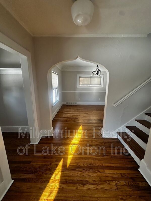 Building Photo - 24 Utica Rd