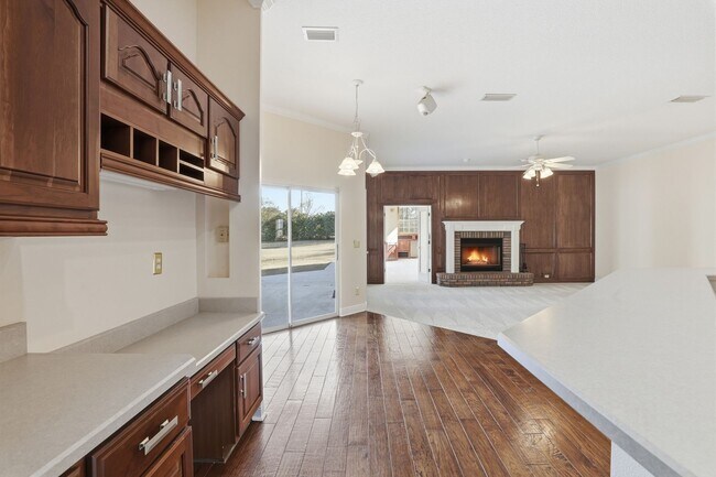 Building Photo - Ivy Park Brick Home 4 bedroom 3 1/2 baths