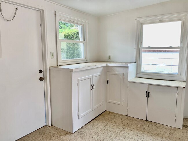 Building Photo - La Mesa - 3 Bedroom/2 bath House PLUS Detached Bonus Room, Garage and W/D