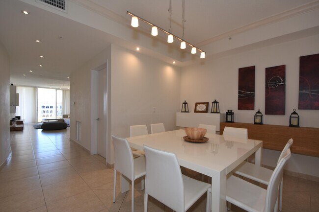 Building Photo - 707 Crandon Blvd